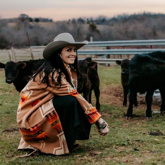 Meet your posher, Sarah - Picture 2 of 16